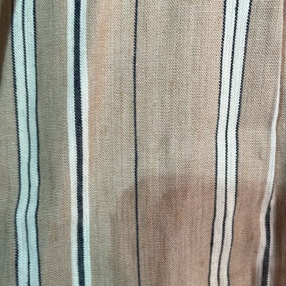 BCBGMaxAzaria 8 tan white black stripe short shorts button up linen blend euc - Picture 3 of 6